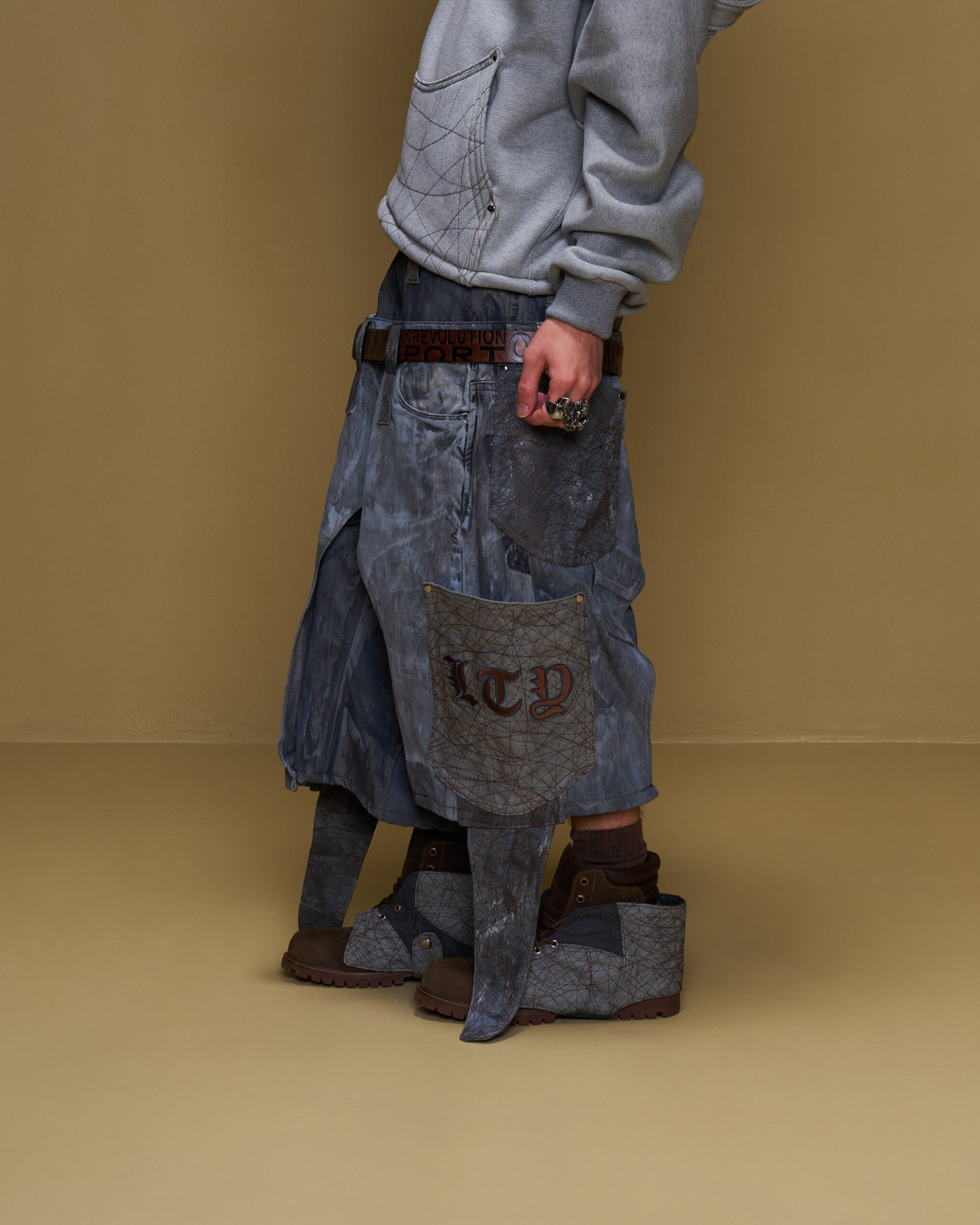 888 Shorts - Image 3
